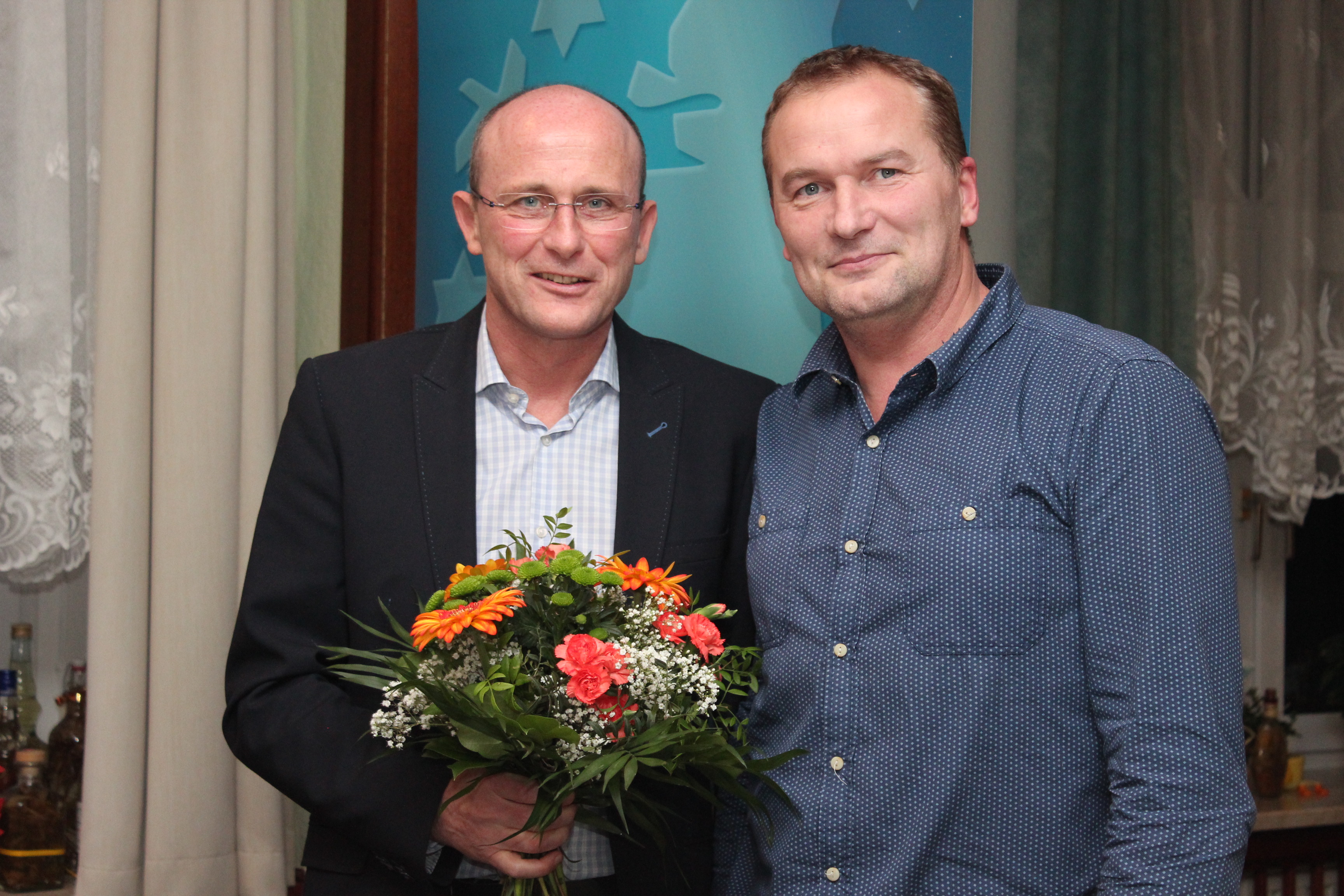 Emde erhält Glückwünsche seines Amtsvorgängers Nils Hammerschmidt